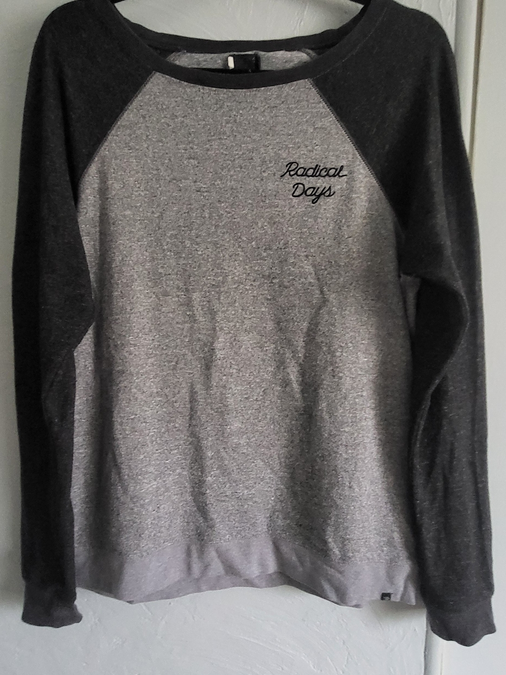 Women's Volcom Two-Tone Gray Raglan Sweater - size medium